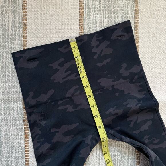 Spanx Seamless Black Camo High Rise Leggings Women’s Size Medium - Picture 6 of 8